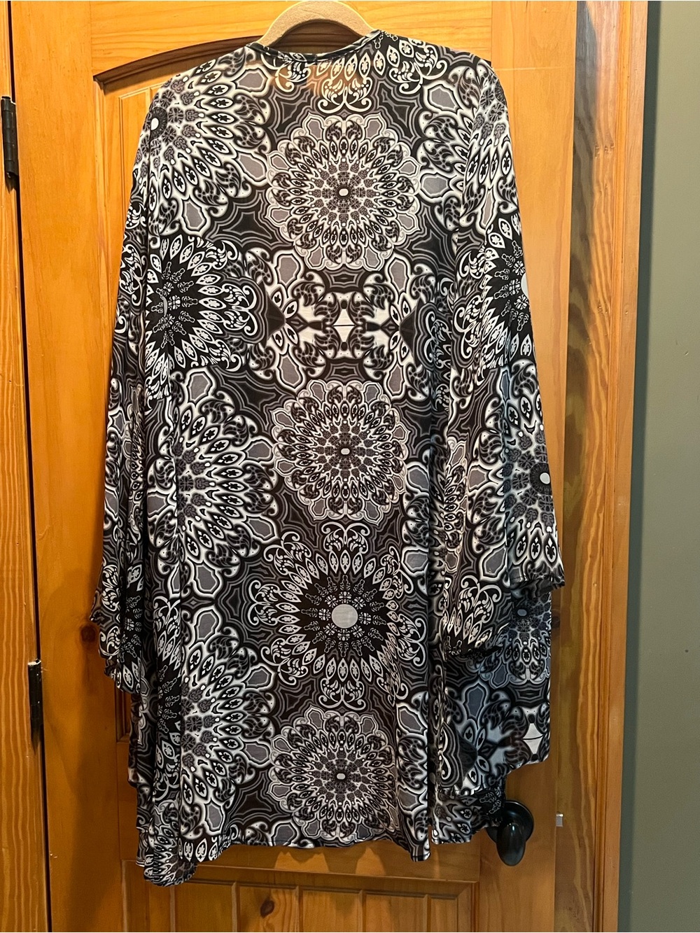 new directions Black and White Medallion Drape Kimono - Picture 3 of 3